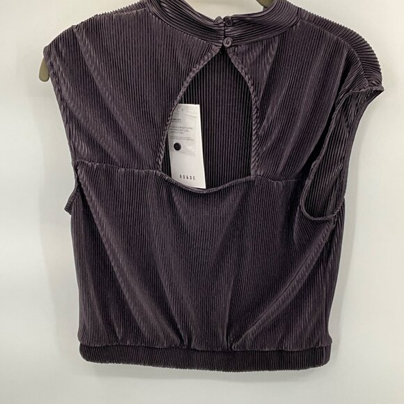 RO & DE Sleeveless Pleated Crop Top Medium Anthropologie Button Back Closure - Picture 2 of 5